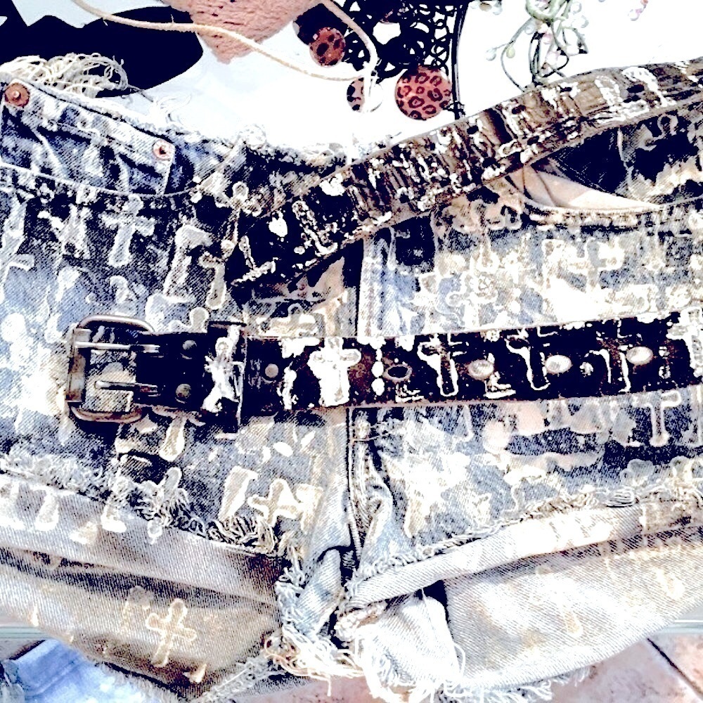 501 Levi's Cut Offs - Cut Low Rise, with painted crosses. XS 24"